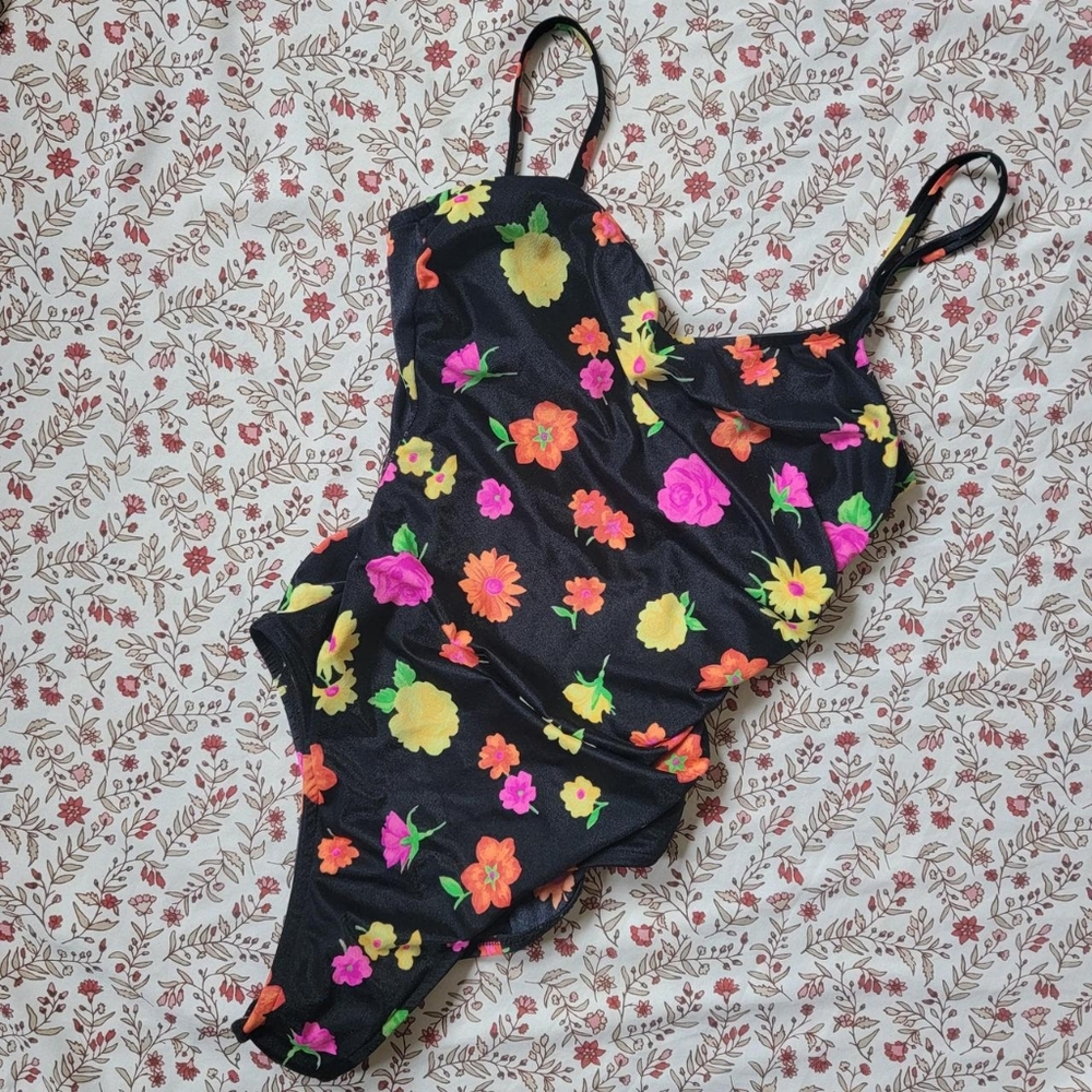 Vintage Floral Onepiece Swimsuit - Picture 5 of 5